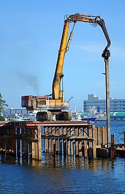 포토 JPG 해외이미지 산업 사람없음 물 강 반사 쌓기 기계 굴착기 철 포트 철강 해외포토 자연요소 모션 중장비 파일형식 이미지허브