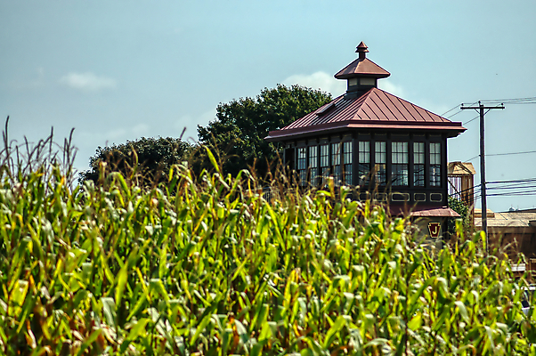 포토 JPG 해외이미지 나무 전통 산업 밭 건축양식 창문 유리 하늘 노동자 옥수수 사람없음 건물 파란색 탑 금속 기차 수확 골동품 관찰 역 부식 복고 스위치 구식 옛날 철강 해외포토 식물 직업 건축물 건축 육상교통 컬러 농업 교통시설 모션 재질 대중교통 곡류 파일형식 이미지허브
