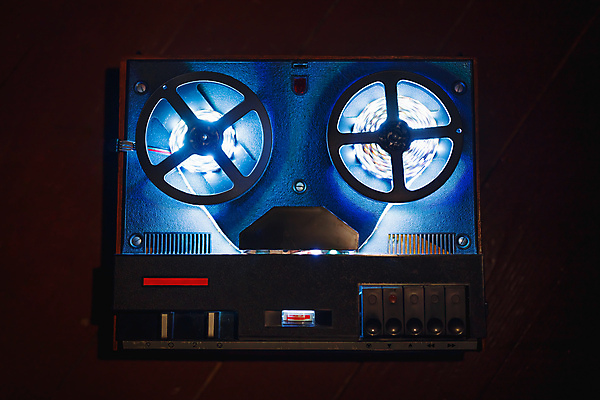 포토 JPG 해외이미지 음악 조각 백그라운드 컨셉 놀이 추상 조명 사람없음 장식 파란색 빛 컬러풀 소리 수확 램프 카세트테이프 원형 오브젝트 복고 전자 드럼 롤 오디오 테이프 아날로그 실타래 얼레 빛망울 녹음기 다이오드 옛날 플레이어 스타일 주도 해외포토 도형 컬러 무늬 농업 문화예술 문구용품 타악기 전자제품 예절 파일형식 녹음_기록 이미지허브