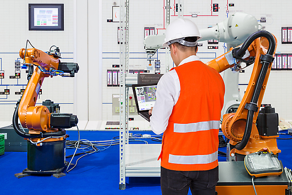 포토 JPG 해외이미지 산업 선 컨셉 부분 공장 기술 한명 노트북 컴퓨터 금속 디지털 모니터 기계 장비 공구 작업 기술자 엔지니어 제조 수집 스마트 로봇 전자 팔 공학 유지 국회 관리자 방법 설치 자동 자동화 제어 지능 해외포토 직업 1 교육 공업 재질 사람 신체부위 전자제품 도구 파일형식 이미지허브