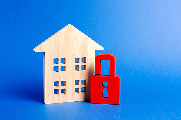 포토 JPG 해외이미지 컨셉 돈 비즈니스 가족 불 부동산 주택 자물쇠 안전 사람없음 건물 목재 빨간색 금융 긴급 재산 보호 스마트 잠금 보안 투자 공포 감시 시스템 공정 보험 파산 대출 돌봄 위기 제어 진짜 처형 해외포토 자연요소 나무 건축물 컬러 재료 관계 모션 경제 파일형식 이미지허브