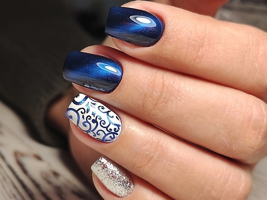 포토 JPG 해외이미지 손 손가락 실내 근접촬영 신체부위 화려 매끈함 손톱관리 네일아트 네일샵 해외포토 뷰포인트 컨셉 사람 내부 뷰티 상점 감각 파일형식 이미지허브