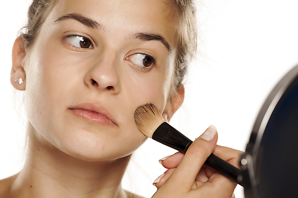 포토 JPG 해외이미지 백인 모델 여자 얼굴 백그라운드 한명 치료 화장품 흰색 붓 화려 액체 피부 크림 만들기 내추럴 고립 돌봄 신청 해외포토 서양인 1 컬러 컨셉 의학 모션 사람 신체부위 뷰티 파일형식 이미지허브