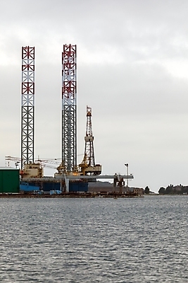 포토 JPG 해외이미지 주간 바다 하늘 사람없음 야외 중장비 조선소 산업시설 산업현장 크로아티아 해외포토 자연요소 유럽 산업 산업장비 파일형식 이미지허브