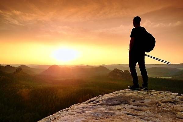 포토 JPG 해외이미지 주간 전신 남자 실루엣 하늘 한명 서기 풍경 성인 야외 태양 일출 성인남자한명만 해외포토 자연요소 1 모션 촬영기법 사람 노을 남자한명만 성인남자만 파일형식 이미지허브