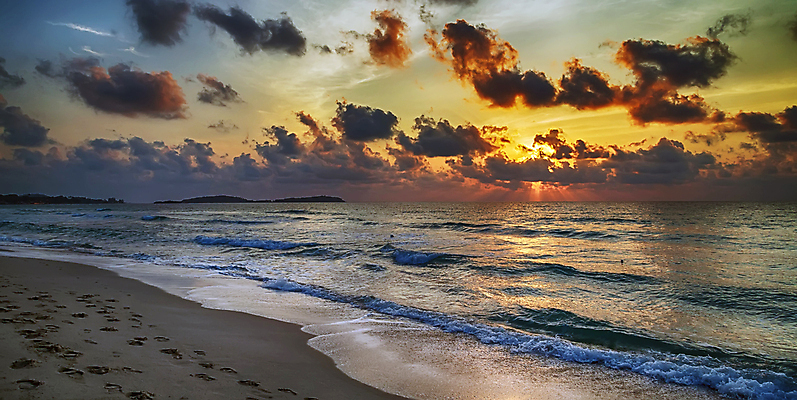 포토 JPG 해외이미지 구름 배너 모래 파도 바다 섬 백그라운드 자연 벽지 하늘 아침 휴가 파노라마 풍경 사람없음 물 여름 햇빛 태양 일출 맑음 일몰 봄 새벽 황금 저녁 발리 인도네시아 천국 스카이라인 흐림 수평선 해외포토 주간 자연요소 계절 아시아 날씨 촬영기법 노을 야간 생태계 파일형식 이미지허브