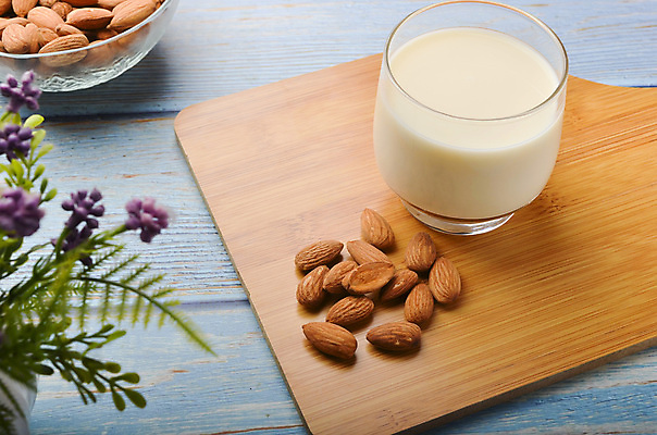 포토 JPG 해외이미지 음료 음식 백그라운드 다이어트 채소 과일 재료 자연 유리 탁자 건강 씨앗 사람없음 목재 갈색 우유 에너지 견과류 매트 흰색 시골 신선 투명 그룹 사발 맛 상품 매끈함 먹기 묘사 오브젝트 유기농 알맹이 날것 정사각형 아몬드 유리주전자 대각선 내추럴 단백질 대두 식용 채식주의자 비건 해외포토 도형 나무 식물 웰빙 선 컬러 가구 컨셉 모션 재질 주전자 유제품 감각 사기그릇 생태계 채식 영양소 파일형식 이미지허브