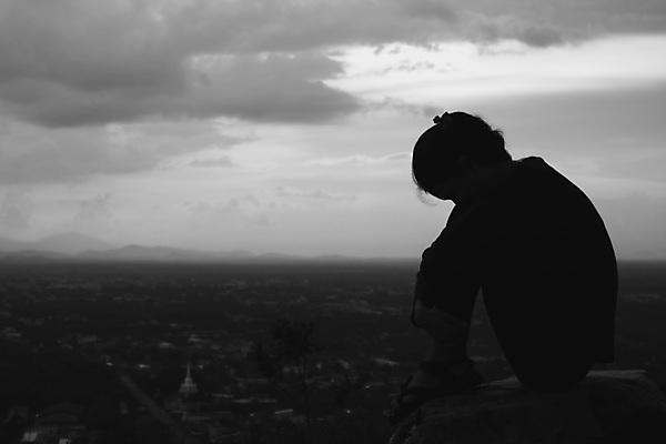 포토 JPG 해외이미지 1 라이프스타일 응시 여자 생각 한명 동양인 성인 슬픔 표현 드라마 문제 혼자 해외포토 시선 감정 사람 인종 생활 파일형식 이미지허브