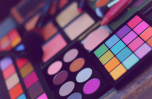 포토 JPG 해외이미지 직업 얼굴 분홍색 백그라운드 그림자 미술 사람없음 초록색 파란색 세트 컬러풀 유행 보라색 페인트 화장품 립스틱 붓 화려 팔레트 상품 가루 볼터치 수집 피부 피부관리 만들기 윤곽 예술가 아이섀도 조립 돌봄 해외포토 컬러 컨셉 모션 문화예술 신체부위 화장 뷰티 파일형식 이미지허브