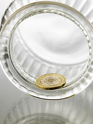 포토 JPG 해외이미지 돈 비즈니스 유리 새로움 사람없음 금융 빛 반사 금속 동전 저축 흰색 항아리 투명 변화 재산 보호 시작 유리그릇 수납 가치 고립 처음 해외포토 그릇 컬러 컨셉 재질 경제 도자기 파일형식 이미지허브