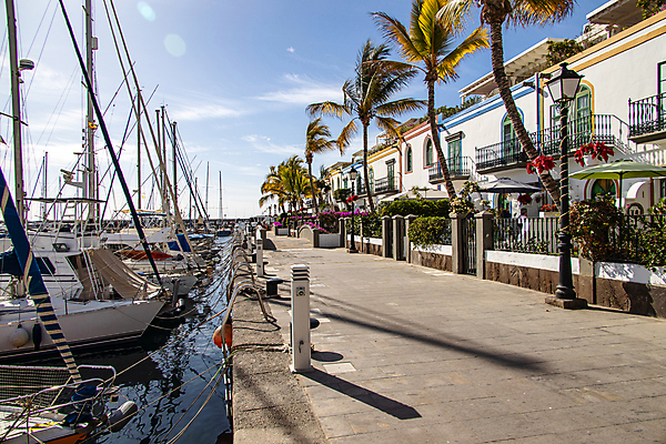 포토 JPG 해외이미지 주간 스포츠 바다 여행 요트 하늘 휴가 휴식 항해 풍경 사람없음 물 여름 파란색 컬러풀 여행객 항구 도시 보트 스페인 포트 타운 스페인어 해외포토 자연요소 계절 유럽 컬러 컨셉 배_교통 교통시설 사람 파일형식 이미지허브
