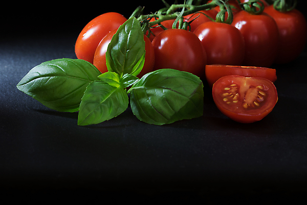 포토 JPG 해외이미지 식물 음식 백그라운드 농업 다이어트 토마토 채소 과일 재료 자연 탁자 열쇠 건강 요리 사람없음 빨간색 초록색 여름 검은색 저녁식사 어둠 샐러드 수확 바위 시골 신선 그룹 맛 향신료 오브젝트 유기농 날것 슬라이스 바질 내추럴 숙성 채식주의자 해외포토 웰빙 계절 산업 컬러 가구 컨셉 식사 돌_바위 생태계 채식 향미료 파일형식 이미지허브