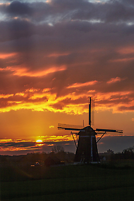포토 JPG 해외이미지 구름 실루엣 여행 백그라운드 오렌지 비즈니스 건축양식 자연 하늘 안테나 풍경 사람없음 건물 파란색 태양 일출 환경 탑 힘 일몰 도시 네덜란드 스카이라인 철강 해외포토 자연요소 건축물 건축 유럽 컬러 과일 통신 촬영기법 노을 생태계 파일형식 이미지허브