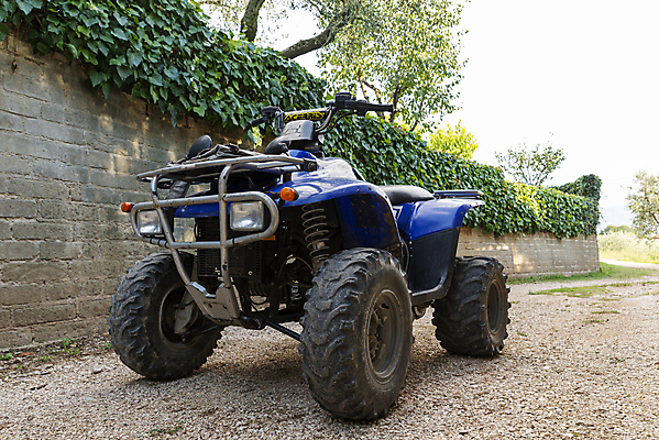 포토 JPG 해외이미지 도로 모래 스포츠 여행 교통시설 자연 하늘 비행기 안테나 사람없음 야외 자전거 경쟁 장비 흰색 바퀴 헬멧 심볼 항공 속도 먼지 지역 멀리 모터 혁명 고립 드론 비포장도로 해외포토 길 컬러 교통 컨셉 통신 항공교통 대중교통 바이크 보호장비 시설 생태계 파일형식 이미지허브