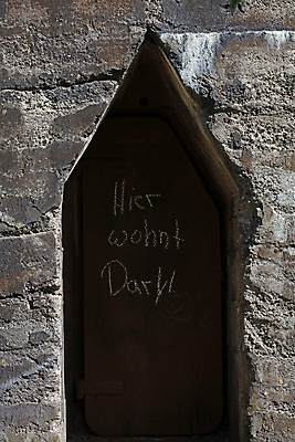 포토 JPG 해외이미지 전신 남자 산업 모래 유니폼 2 농업 건축양식 공장 안전 사람 사람없음 뒷모습 파란색 노란색 탑 금속 기계 장비 업무 제조 컨테이너 버리기 상업 탱크 시멘트 수납 무거움 발판 고용 실린더 옛날 철강 콘크리트 해외포토 건축물 옷 건축 뷰포인트 컬러 공업 모션 재질 구직 작업 무게 채용 파일형식 이미지허브