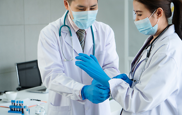 포토 JPG 해외이미지 직업 응시 여자 남자 행복 과학 유니폼 노동자 건강 병원 가면 서기 사람 두명 사무실 약 건강관리 방 의사 작업 그룹 실험실 보호 질병 위험 종업원 과학자 직원 서비스 감염 돌봄 백신 전염병 제어 헬프 해외포토 시선 옷 감정 컨셉 비즈니스 의학 모션 실험 관리 의료진 도움 학자 파일형식 이미지허브