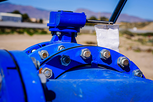 포토 JPG 해외이미지 산업 경고 사람없음 물 금속 장비 에너지 과학기술 수리 헬멧 물개 종업원 서비스 연료 가스 시스템 튜브 지하 파이프라인 해외포토 자연요소 직업 포유류 재질 기술 바다동물 보호장비 파이프_관 파일형식 이미지허브