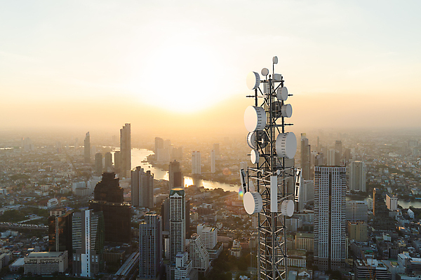 포토 JPG 해외이미지 접시 인터넷 통신 모바일 미래 세포 안테나 사람없음 건물 스마트폰 글로벌 우주 탑 금속 디지털 텔레비전 자료 일몰 장비 인공위성 도시 네트워크 전자레인지 역 연결 무선전화기 전화기 수화기 속도 라디오 신호 방송 전염 시스템 돛대 송신기 셀룰러 4G 해외포토 식기 건축물 컨셉 교통시설 재질 IT 전자제품 핸드폰 스마트기기 노을 가전제품 레인지 질병 감염 파일형식 이미지허브