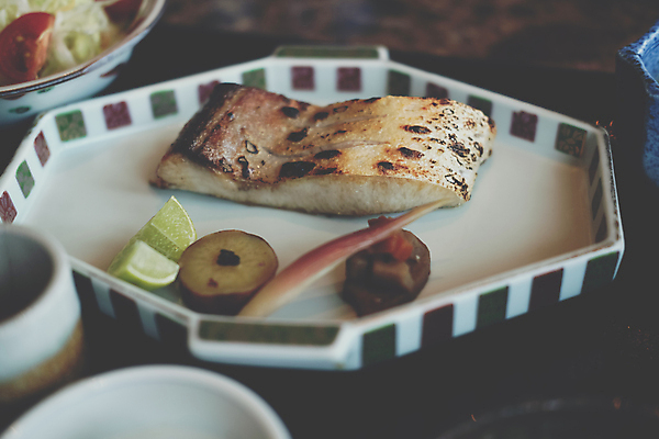 포토 JPG 해외이미지 전통 접시 음식 건강 어류 요리 동양인 사람없음 일본 식사 저녁식사 그릴 해산물 소금 점심식사 일본음식 해외포토 식기 아시아 주방용품 인종 수중동물 파일형식 이미지허브