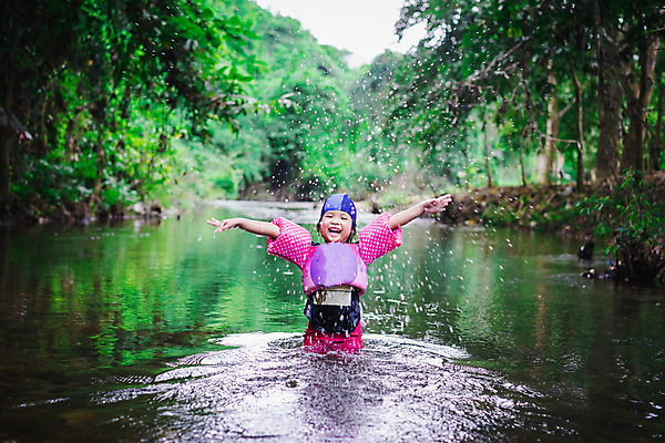 포토 JPG 해외이미지 라이프스타일 행복 얼굴 어린이 여행 백그라운드 가족 자연 놀이 휴가 건강 한명 미소 사람 동양인 야외 물 여름 태양 수영 기쁨 젖음 아기 반지 떨어짐 고무 해외포토 자연요소 1 계절 감정 컨셉 장신구 관계 표정 인종 생활 신체부위 수상스포츠 생태계 파일형식 이미지허브
