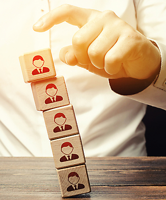 포토 JPG 해외이미지 손 남자 와이셔츠 비즈니스 사람모양 한명 상반신 성인 여러개 성인남자한명만 나무블록 무너짐 해외포토 모양 1 다수 셔츠 모션 사람 목재 신체부위 블록 남자한명만 성인남자만 파일형식 이미지허브