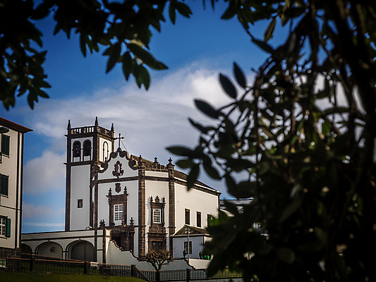 포토 JPG 해외이미지 외관 종교 벽 바다 섬 여행 십자가 건축양식 자동차 사람없음 건물 파란색 햇빛 교회 문 탑 맑음 일몰 종 흰색 도시 센터 역사 정상 포르투갈 복고 타운 천국 건너기 바로크 방법 수녀원 숭배 옛날 회복 해외포토 건축물 건축 유럽 육상교통 컬러 컨셉 종교건축 모션 날씨 태양 노을 파일형식 이미지허브