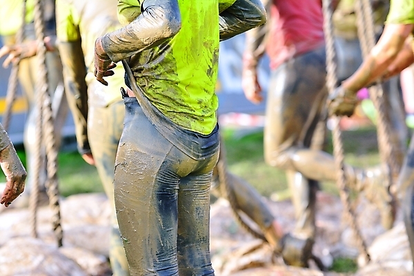 포토 JPG 해외이미지 라이프스타일 손 스포츠 장갑 티셔츠 근육 사람 사람없음 야외 뒷모습 가로 운동복 달리기 햇빛 노란색 경쟁 젖음 닫기 진흙 해외포토 잡화 옷 뷰포인트 컬러 컨셉 셔츠 모션 생활 신체부위 태양 파일형식 이미지허브