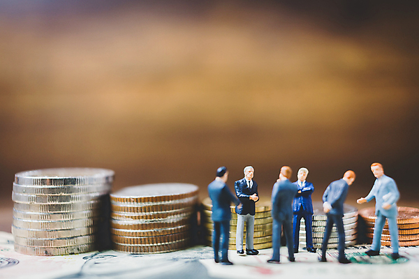 포토 JPG 해외이미지 남자 백그라운드 컨셉 돈 비즈니스 성공 주택 사람 사람없음 금융 숫자 쌓기 달러 동전 미니어처 피규어 거래 저축 비즈니스맨 재산 작음 투자 대출 수입 해외포토 문자 모션 건물 경제 모형 직장인 크기 파일형식 이미지허브