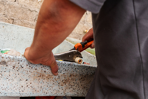 포토 JPG 해외이미지 산업 중년 2 창문 유리 주택 한명 내부 문 업무 틈 수술 엔지니어 재산 균열 은퇴 고정 튜브 배관공 실리콘 옛날 신청 해외포토 1 의학 모션 재질 사람 성인 건물 치료 금융 작업 기술자 파일형식 이미지허브