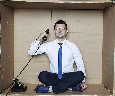 포토 JPG 해외이미지 전신 백인 남자 한명 성인 앞모습 상자 사무실 비즈니스맨 가부좌 갇힘 답답함 성인남자한명만 해외포토 서양인 1 뷰포인트 비즈니스 모션 사람 앉기 직장인 감각 남자한명만 성인남자만 파일형식 이미지허브