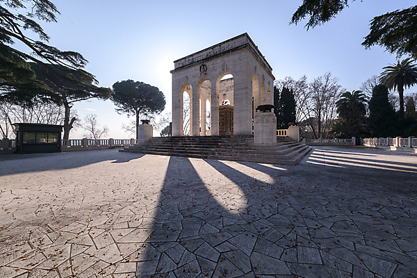 포토 JPG 해외이미지 공원 여행 건축양식 하늘 사람없음 건물 관광지 맑음 이탈리아 무덤 도시 로마 언덕 정사각형 대리석 장노출 기념물 천연기념물 구시가지 가리발디 해외포토 도형 건축물 공공시설 건축 유럽 재료 날씨 촬영기법 위인 정치가 파일형식 이미지허브