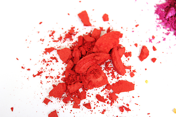 포토 JPG 해외이미지 사람없음 뷰티 손상 화려 가루 흰배경 아이섀도 주황색배경 해외포토 백그라운드 컨셉 주황색 화장품 흰색 파일형식 이미지허브