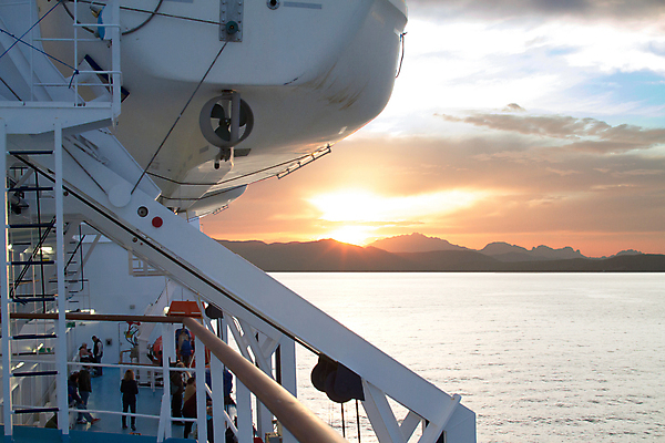 포토 JPG 해외이미지 구름 유럽 바다 섬 여행 교통시설 자연 하늘 아침 휴가 항해 풍경 사람없음 물 여름 빛 컬러풀 태양 여행객 일출 항구 일몰 도시 만 보트 저녁 크루즈 함선 상승 승객 포트 스카이라인 수평선 해외포토 주간 자연요소 계절 나라 컬러 교통 컨셉 배_교통 사람 노을 야간 시설 생태계 파일형식 이미지허브