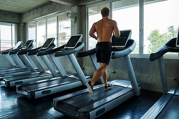 포토 JPG 해외이미지 직업 라이프스타일 스포츠 운동화 근육 실내 건강 한명 사람 달리기 조깅 운동 걷기 힘 기계 장비 기차 표현 몸무게 결심 보디빌딩 연습 속도 체육관 근육질 전자 런닝머신 노력 보유 운동가 해외포토 1 육상교통 신발 컨셉 모션 대중교통 내부 생활 운동기구 헬스 몸매 파일형식 이미지허브