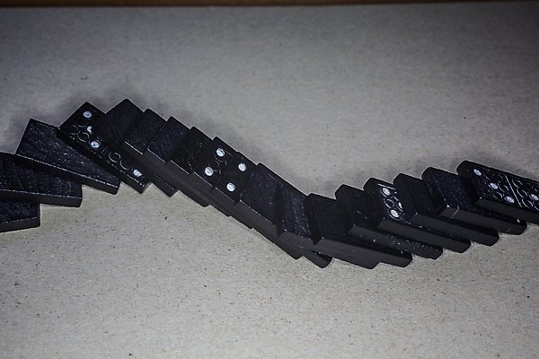 포토 JPG 해외이미지 사람없음 검은색 넘어짐 도미노 쓰러짐 무너짐 해외포토 컬러 모션 파일형식 이미지허브