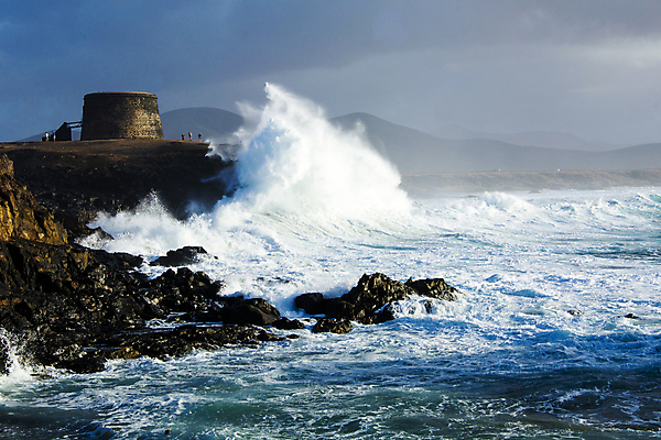 포토 JPG 해외이미지 라이프스타일 스포츠 파도 바다 섬 여행 백그라운드 모션 자연 하늘 날씨 통 풍경 사람없음 야외 물 여름 파란색 탑 힘 점 액체 서핑 떨어짐 큼 시원함 분무기 폭풍 힘찬 해외포토 자연요소 건축물 계절 컬러 컨셉 생활 수상스포츠 크기 생태계 파일형식 이미지허브