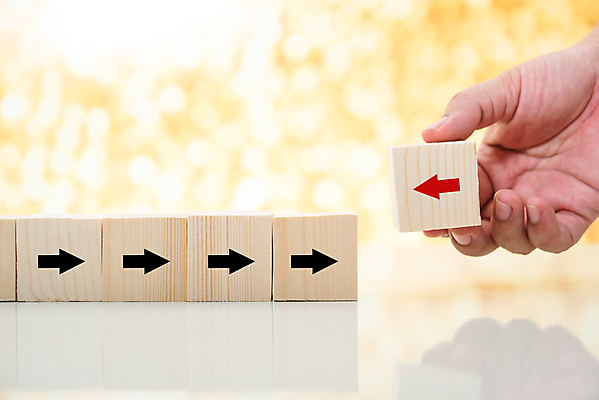 포토 JPG 해외이미지 모양 직업 손 교육 어린이 백그라운드 컨셉 비즈니스 놀이 성공 사람없음 목재 장난감 쌓기 블록 성장 흰색 큐브 오브젝트 정사각형 진행 개발 경영 해외포토 도형 나무 컬러 재료 모션 사람 신체부위 파일형식 이미지허브