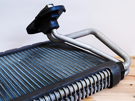 포토 JPG 해외이미지 직업 산업 부분 교통시설 자동차 사람없음 전자제품 금속 기계 손상 장비 추위 물방울 뜨거움 부채 변화 수리 서비스 지느러미 시스템 엔진 충전 감싸기 라디에이터 린스 자동 철강 필터 해외포토 육상교통 교통 컨셉 모션 재질 시설 파일형식 이미지허브