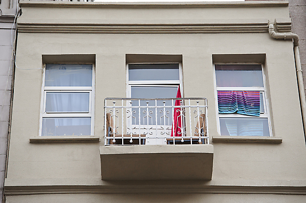 포토 JPG 해외이미지 외관 벽 건축양식 창문 아파트 주택 프레임 사람없음 건물 발코니 도시 작음 철책 해외포토 건축물 건축 크기 파일형식 이미지허브