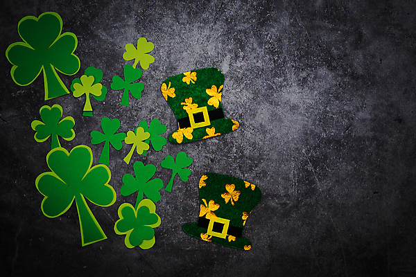 포토 JPG 해외이미지 전통 계절 꽃 문화 음료 잎 돈 표면 휴가 맥주 사람 이벤트 사람없음 목재 장식 초록색 금융 파티 동전 축제 봄 축하 인사 행운 재산 황금 성자 클로버 토끼풀 배열 아일랜드 마법 보물 서명 해외포토 나무 식물 유럽 종교 컬러 컨셉 재료 주류 경제 예절 파일형식 이미지허브