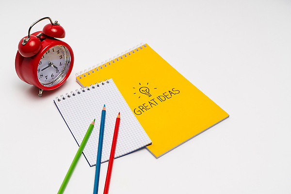 포토 JPG 해외이미지 학생 교육 종이 시계 백그라운드 컨셉 비즈니스 학교 아이디어 사람없음 책 스터디 컬러풀 사무실 연필 펜 노란색 우주 쪽지 공책 자명종 흰색 기록 시간 원형 그리기 그룹 닫기 손목시계 신학기 그림 대학교 공포 시트 패드 구성 마감 해외포토 도형 컬러 장신구 모션 문구용품 학용품 학습 필기구 알람 파일형식 이미지허브