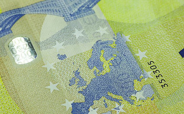 포토 JPG 해외이미지 해외 라이프스타일 유럽 종이 여행 백그라운드 컨셉 지도 지폐 돈 비즈니스 성공 사람없음 금융 쇼핑 달러 금속 동전 쪽지 저축 유로 흰색 지갑 시장 재산 구매 투자 여권 계산서 월급 대출 빚 고립 해외포토 나라 컬러 재질 생활 경제 파일형식 이미지허브