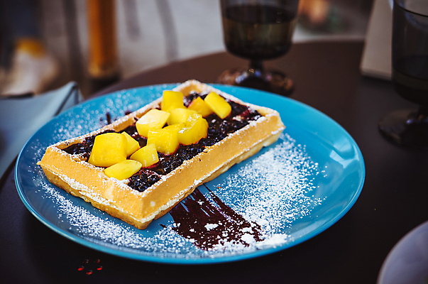 포토 JPG 해외이미지 접시 열매 음식 조각 백그라운드 과일 딸기 디저트 바나나 건강 키위 사람없음 초록색 파란색 과자 케이크 초콜릿 식사 빵집 흰색 신선 황금 달콤 맛 아침식사 사과 설탕 굽기 먹기 크림 블루베리 벨기에 시럽 망고 블랙베리 와플 내추럴 페스츄리 핸드메이드 해외포토 식물 식기 빵 컬러 컨셉 모션 상점 구이 열대과일 서유럽 파일형식 이미지허브