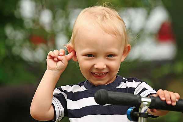포토 JPG 해외이미지 백인 1 응시 남자 행복 아들 얼굴 어린이 스포츠 포즈 셔츠 장난 놀이 한명 미소 사람 소년 야외 여름 청춘 금발 기쁨 스쿠터 아기 승차 쉬는시간 해외포토 서양인 헤어스타일 시선 계절 감정 컨셉 상의 가족 모션 휴식 표정 신체부위 오토바이 파일형식 이미지허브