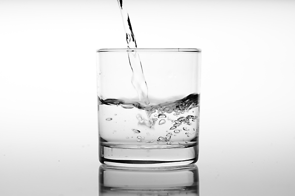 포토 JPG 해외이미지 스튜디오촬영 라이프스타일 웰빙 실루엣 음료 건강 사람없음 물 여름 파란색 반사 거품 마시기 신선 항아리 액체 붓기 떨어짐 갈증 흰배경 상쾌 심플 소다 스플래쉬 해외포토 자연요소 계절 감정 컬러 백그라운드 컨셉 모션 촬영기법 실내 생활 흰색 도자기 파일형식 이미지허브