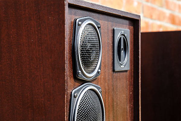 포토 JPG 해외이미지 백그라운드 주택 돌담 사람없음 목재 장식 상자 갈색 금속 수확 골동품 레코드 클래식 묘사 오브젝트 라디오 질감 복고 러시아 오디오 시스템 시끄러움 스테레오 턴테이블 리가 뮤지컬 베이스 소비에트 소셜네트워크 옛날 플레이어 합판 힘찬 해외포토 나무 유럽 컬러 컨셉 농업 재료 재질 현악기 건물 전자제품 담장 소리 돌_바위 음반 파일형식 이미지허브