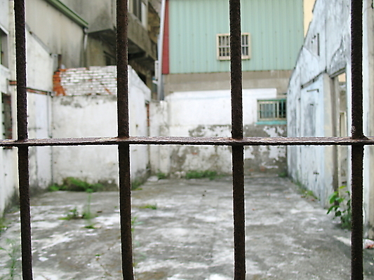 포토 JPG 해외이미지 창문 주택 사람없음 금속 가난 버리기 부식 먼지 깨짐 파멸 해외포토 컨셉 모션 재질 건물 파일형식 소멸 이미지허브