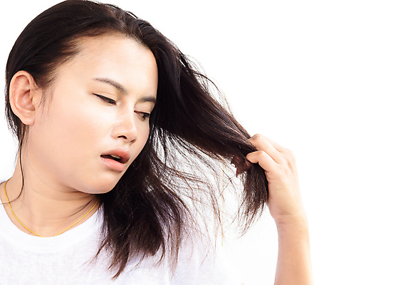 포토 JPG 해외이미지 여자 건강 한명 성인 머리 머리빗 돌봄 탈모 성인여자한명만 해외포토 1 모션 사람 신체부위 미용용품 증상 여자한명만 성인여자만 파일형식 이미지허브