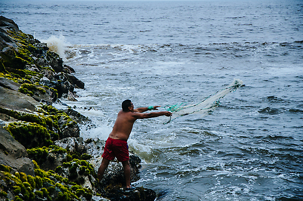 포토 JPG 해외이미지 실루엣 호수 바다 백그라운드 자연 하늘 아침 낚시 노동자 어류 사람 풍경 사람없음 야외 물 여름 햇빛 태양 검은색 일몰 잡기 오픈 그물 어부 낚시꾼 내추럴 고립 옛날 페루 해외포토 주간 자연요소 직업 계절 컬러 모션 레저 촬영기법 노을 수중동물 남아메리카 생태계 파일형식 이미지허브
