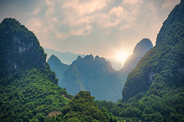 포토 JPG 해외이미지 주간 나무 아시아 밭 하늘 산 따뜻함 동양인 풍경 사람없음 초록색 여름 파란색 햇빛 태양 농장 계곡 중국 일몰 시골 숲 언덕 격려 암초 원뿔 공터 절정 수평선 해외포토 자연요소 도형 식물 계절 감정 나라 컬러 농업 모션 인종 노을 파일형식 이미지허브
